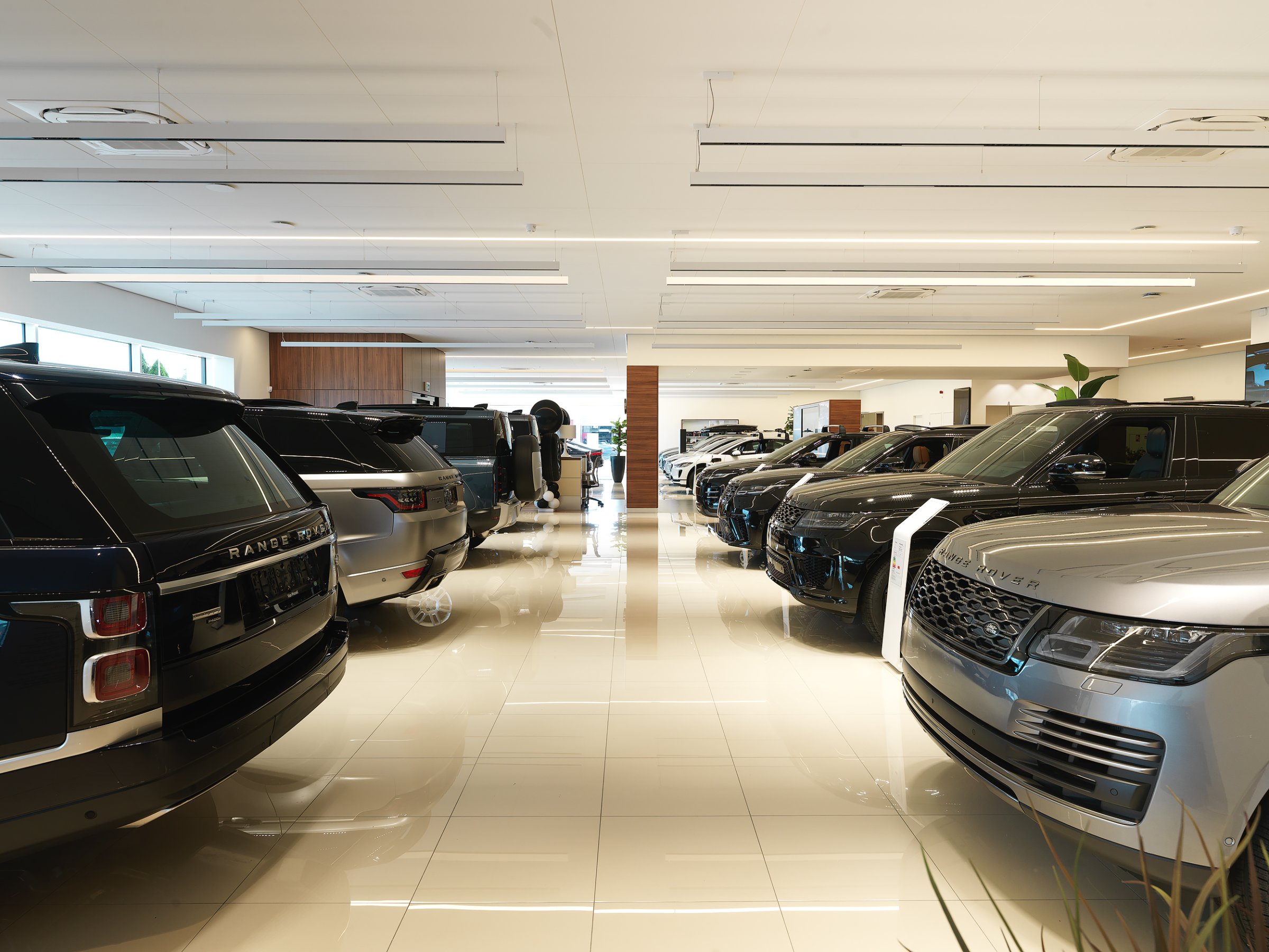 LandRover Groningen — 10